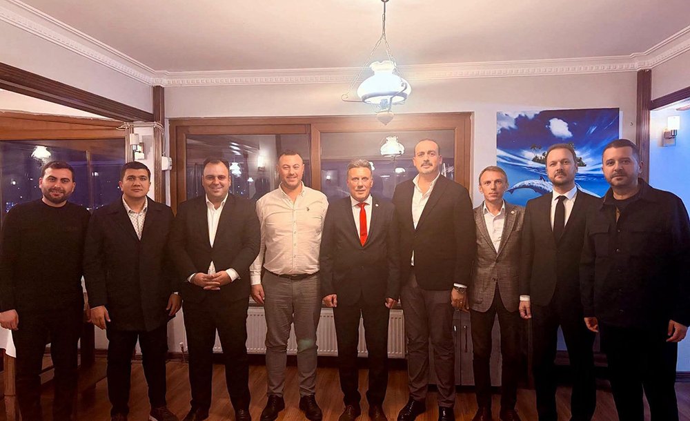 Yeni Parti'de Sürpriz Gelişme