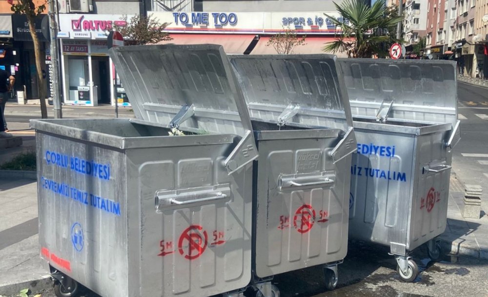 Yeni Ve Temiz Çöp Konteynırları Takdir Topluyor
