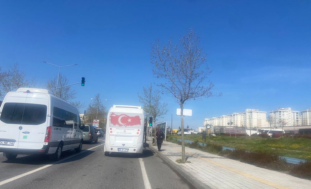 Yeşil Işığa Rağmen Minibüsler Bekliyor!