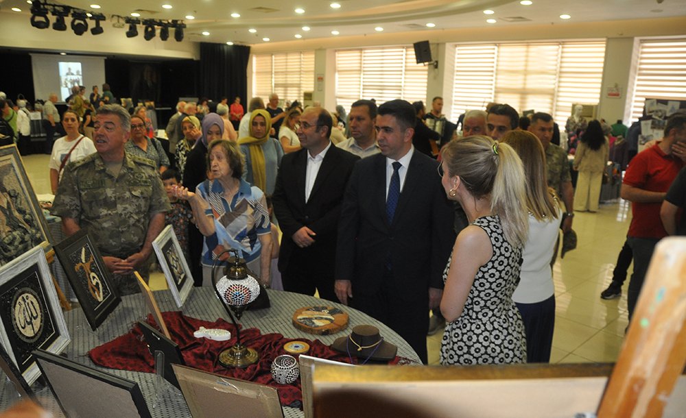 Yılsonu Sergisinde Yüzlerce Eser Yer Aldı 