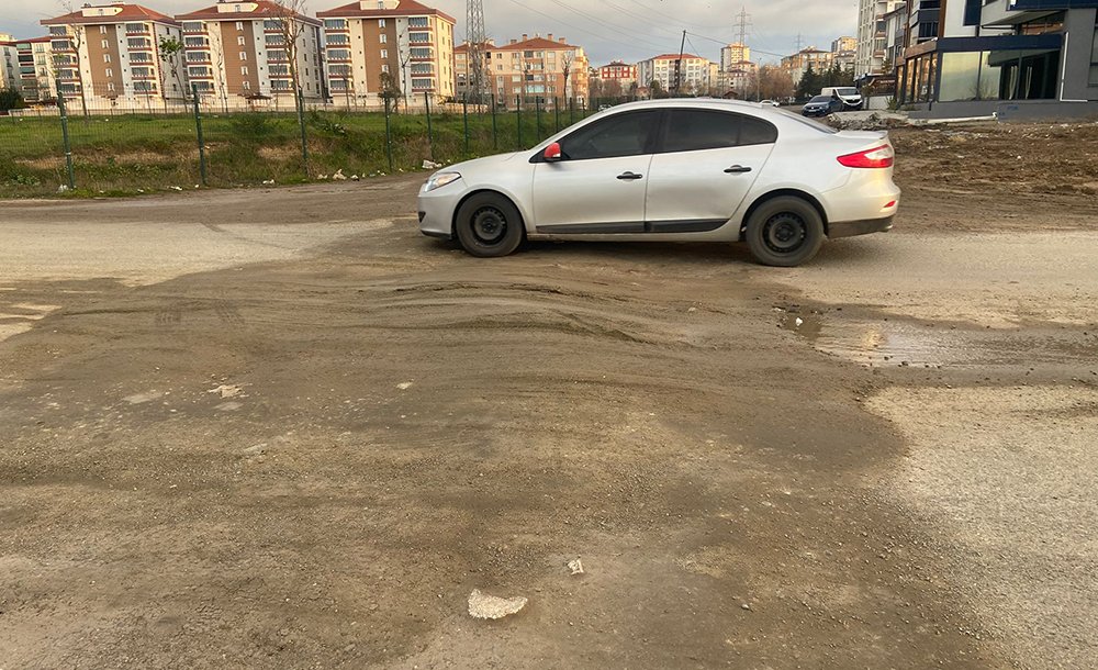 Yol Aylardır Yapılmayı Bekliyor 