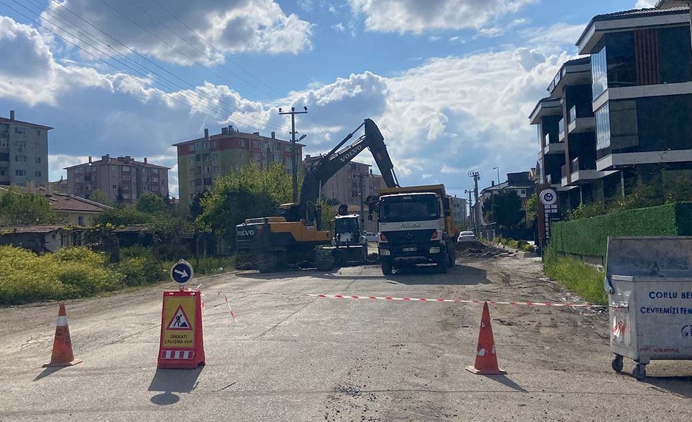 Yol Çalışmaları Aralıksız Sürüyor 