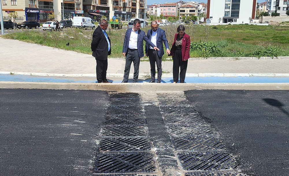 Yol Çalişmalarina Hiz Verdi̇k