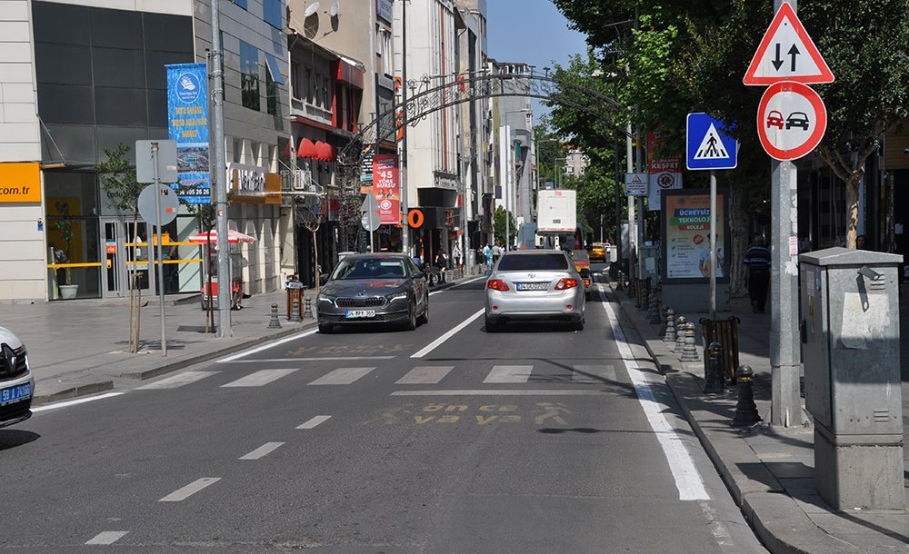 Yol Çizgileri Yenilendi 