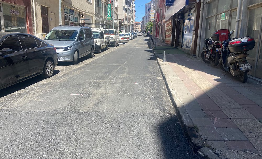 Yol Yapıldı Kaldırım İse Yapılmayı Bekliyor