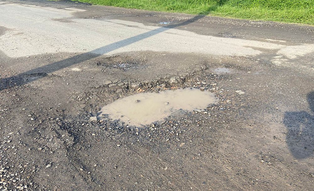 Yolun Delik Deşik Olması Tepki Çekiyor