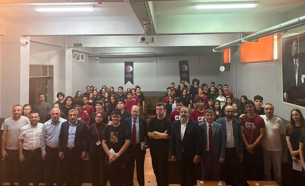 Yusuf Kaplan Öğrencilere Seminer Verdi 