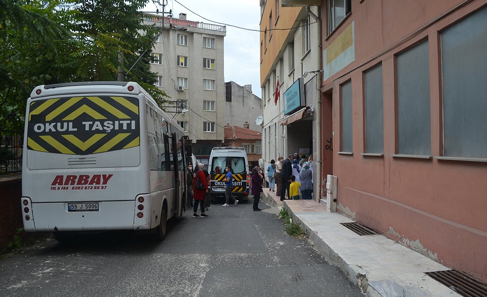 Zamanında Bitmeyen Okulda Çalışmalarda Durdu 