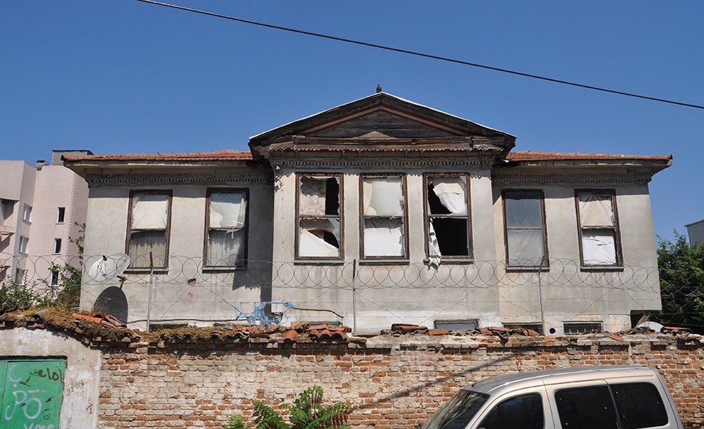 4 Yıldır Restore Bekliyor - 1