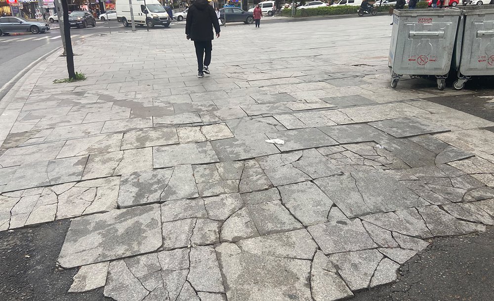 Atatürk Meydanı Neden Yenilenmiyor?