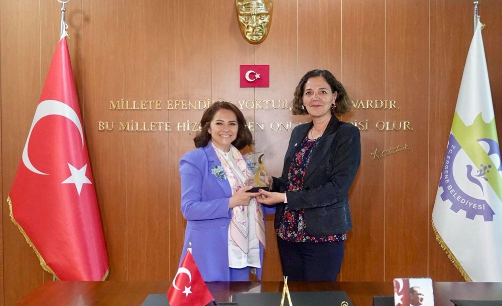 Başkan Topak'a “En Başarılı İlçe Belediye Başkanı” Ödülü
