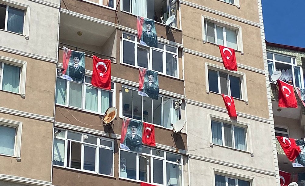 Binalar Türk Bayraklarıyla Donatıldı