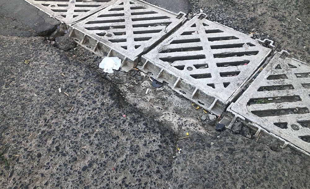 Bu Sokakta Lastiklere Dikkat! - 1