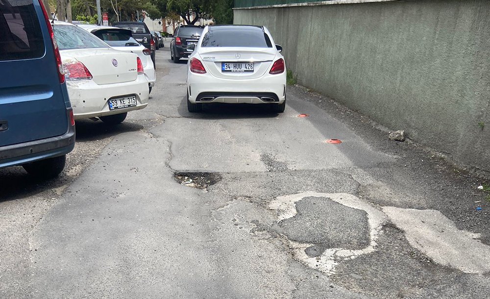 Bu Yol Baştan Sona Yeniden Yapılmalı