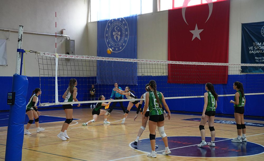 Çbsk Voleybol Takımı'ndan Net Galibiyet