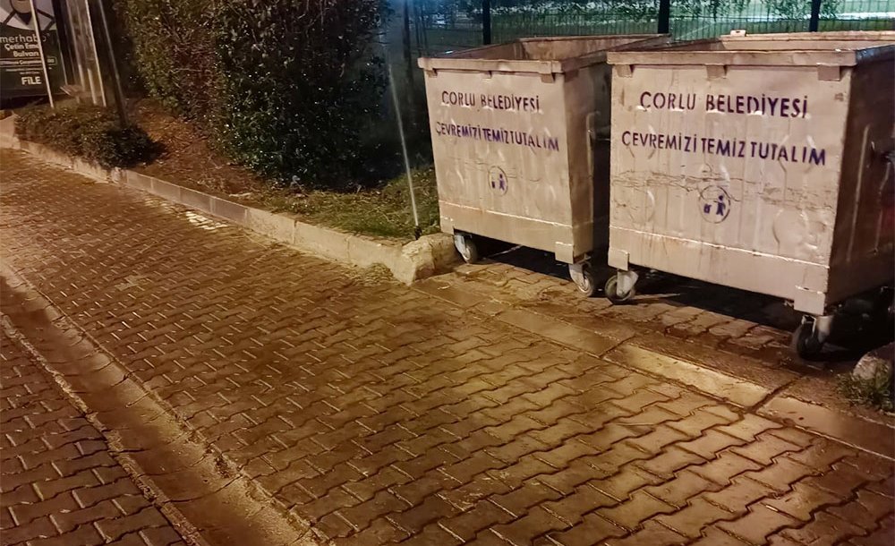 Çimlerden Çok Taşlar Sulanıyor - 1