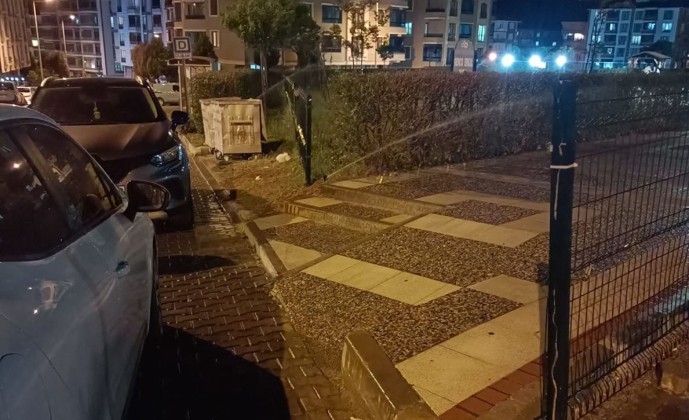 Çimlerden Çok Taşlar Sulanıyor