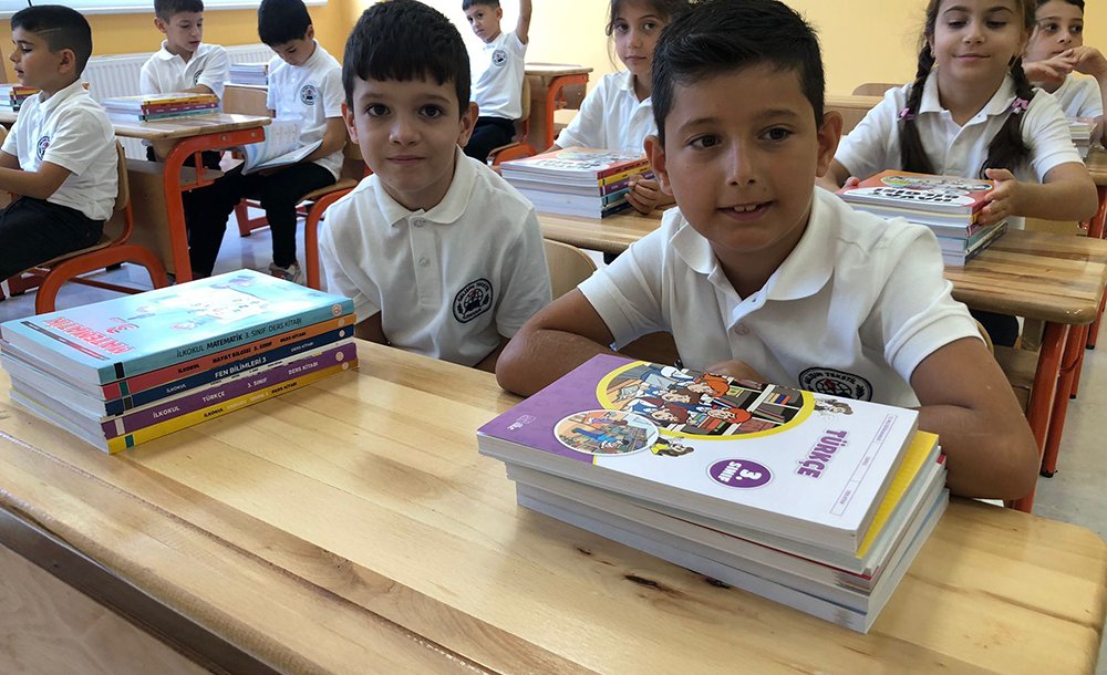 Çorlu'da 660 Bin Ders Kitabı Dağıldı