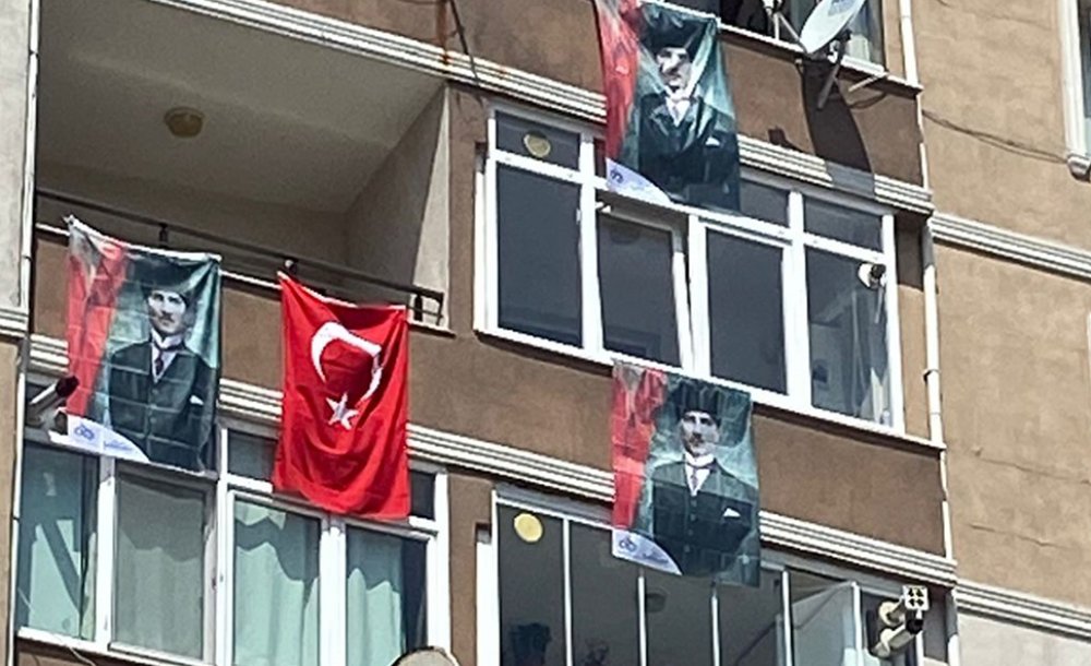 Çorlu'da Binalar Türk Bayraklarıyla Donatıldı