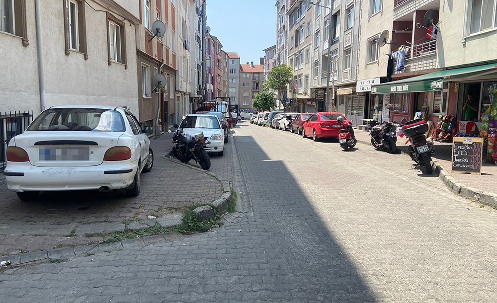 Gelişigüzel Park Edilen Araçlar Tepki Çekiyor - 1
