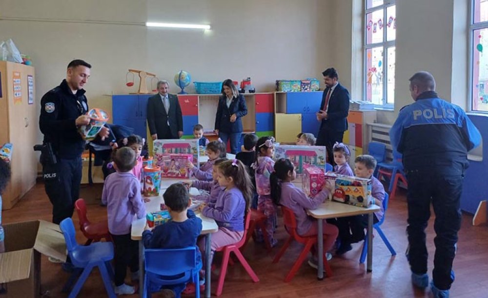 Öğrencilere Oyuncak Desteği