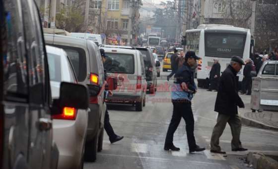 Yayalar Trafiği Altüst Ediyor - 1