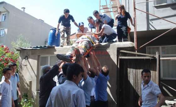İskeleden Düşen Mantolama İşçisi Yaralandı - 1