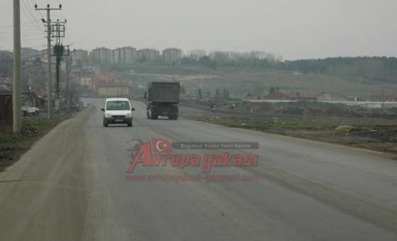 Çizgileri Ve Uyarı Levhaları Olmayan Yol Kazalara Davetiye Çıkarıyor - 1