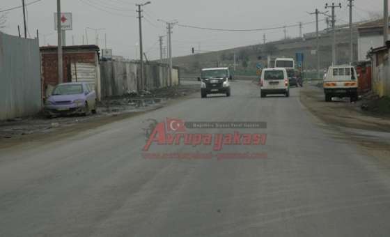 Çizgileri Ve Uyarı Levhaları Olmayan Yol Kazalara Davetiye Çıkarıyor - 2