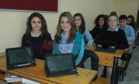 Çorlu Kaymakamı Hulusi Doğan Fatih Projesi Kapsamında Öğrencilere Tablet Bilgisayar Dağıttı - 2
