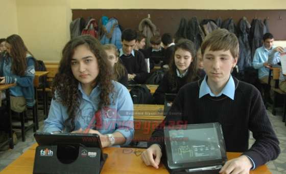 Çorlu Kaymakamı Hulusi Doğan Fatih Projesi Kapsamında Öğrencilere Tablet Bilgisayar Dağıttı - 9