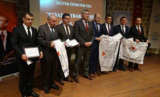 "beyaz Bayrak" Almaya Hak Kazanan Okullar Ödüllendirildi