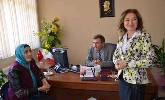 Ak Parti Milletvekili Adayı Sağlık Çalışanlarını Ziyaret Etti