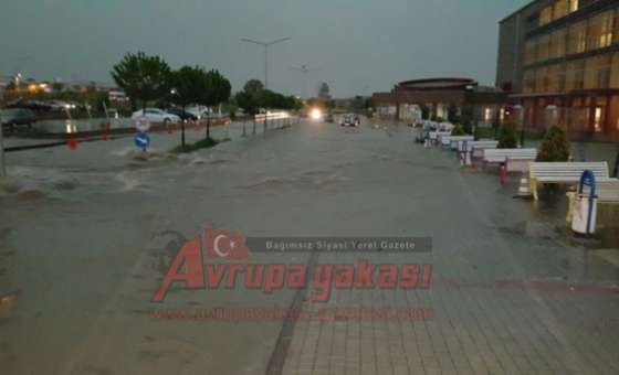 Yağmur Çorlu'yu Felç Etti