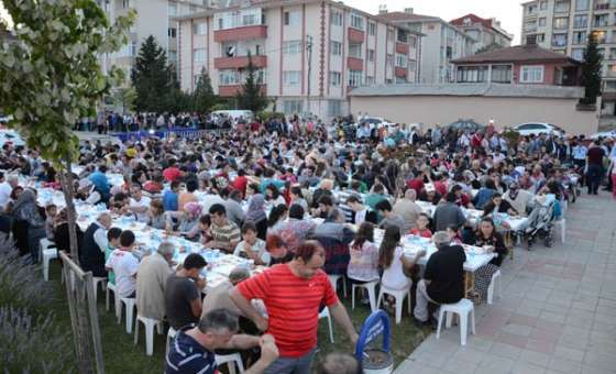Aşevinde İftarlar Sürüyor