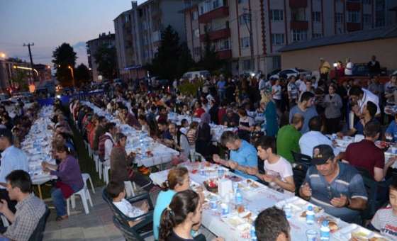 Aşevinde İftarlar Sürüyor - 1