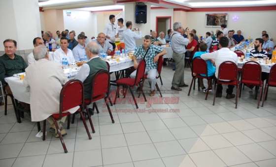Çorlu Evcil Kanatlılar Derneği`nden İftar Yemeği
