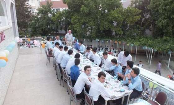 Bahçelievler Camiinden Çocuk İftarı - 1