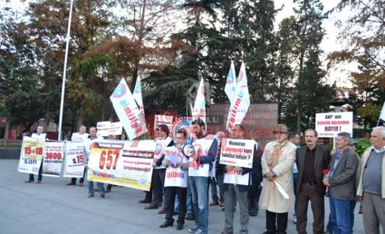 Eğitim- İş Sendikası Üyesi Öğretmenlerden Önce Basın Açıklaması Sonra Kutlama