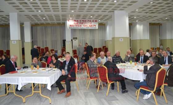 Eğitim- İş Sendikası Üyesi Öğretmenlerden Önce Basın Açıklaması Sonra Kutlama - 2