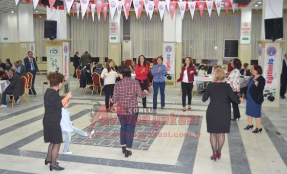 Eğitim- İş Sendikası Üyesi Öğretmenlerden Önce Basın Açıklaması Sonra Kutlama - 3