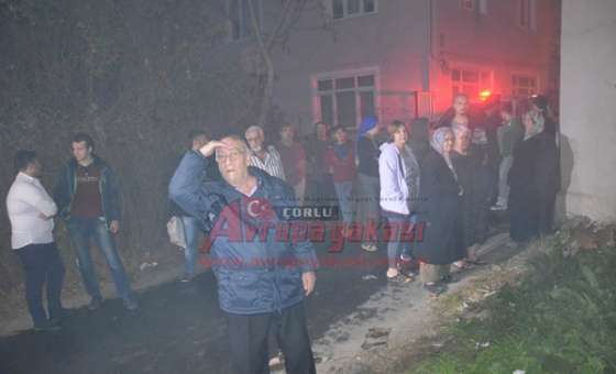 Metruk Evde Korkutan Yangın - 4