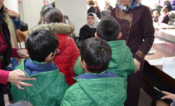 Ak Partili Kadınlardan Minik Kalpler Üşümesin Etkinliği