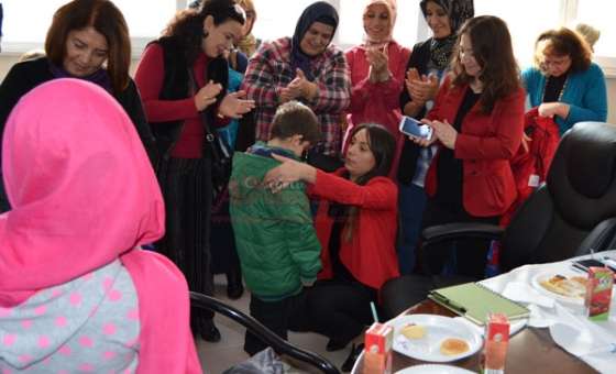 Ak Partili Kadınlardan Minik Kalpler Üşümesin Etkinliği - 3