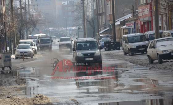 Kar Gitti Çamur Geldi