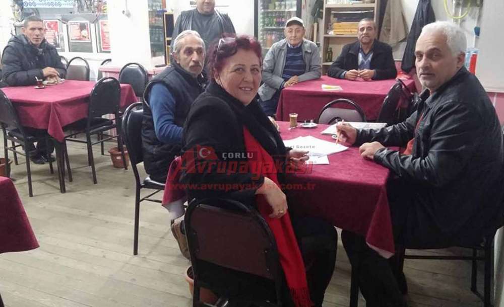Mahalle Muhtarı Kapı Kapı Dolaşıp İmza Topluyor - 1
