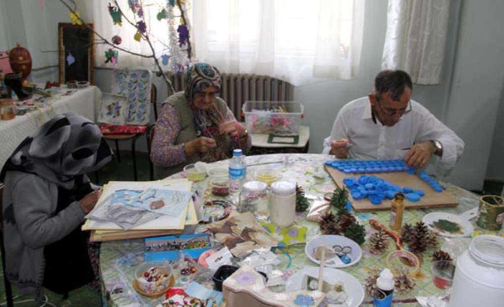 Koca Çınarlar El Sanatıyla Huzur Buluyor