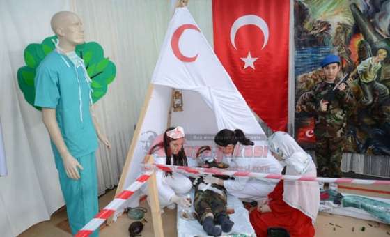 Furtuni Ve İsak Pinhas Ortaokulu Resim Kulübü'nden Çanakkale Sergisi - 3