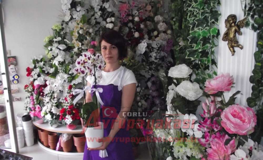 Lilyum Çiçekçilik İşletmecisi Kübra Çimlikaya: “Çiçek Yaşamın Her Döneminde Hayattır”