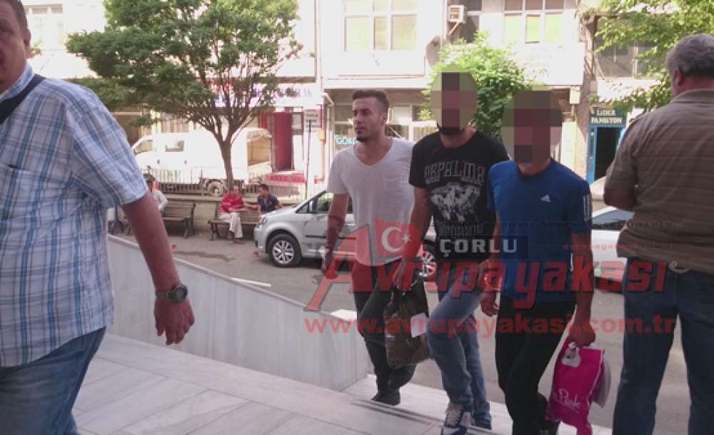 Terör Örgütü Üyesi Olduğu Iddiası Ile Gözaltına Alınan 3 Kişi Çorlu Adliyesi'ne Sevk Edildi - 1